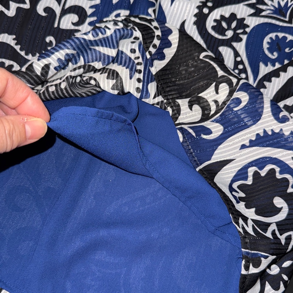 LOFT Women's Blue and Black Paisley Blouse with metallic sheen - Picture 7 of 9